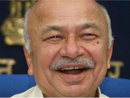 પાકિસ્તાને કસાબની લાશ માંગી નથી : શિંદે