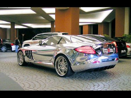 વ્હાઇટ ગોલ્ડ મર્સીડિઝ બેન્ઝ