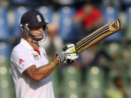 પીટરસનની અડધી સદી