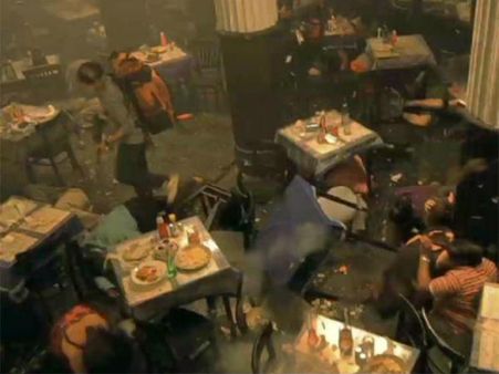 ગોળીઓ વરસાવતો આંતકવાદી