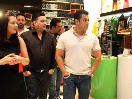 સલમાને કરાવી શોપિંગ