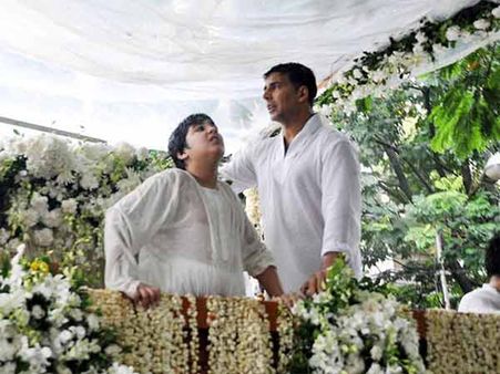 રાજેશ ખન્નાની અંતિમ યાત્રા