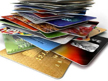 નિયમોના સગવડીયા અર્થઘટન કરી ગ્રાહકોને લૂંટતી ખાનગી બેંકો