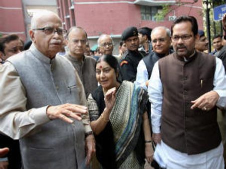 રોકડ સબસિડીના વિરોધમાં ભાજપે કરી ECને ફરિયાદ