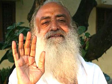 આસારામ બાપુનો ફરી બફાટ, મીડિયાને કહ્યું 'Barking Dogs'