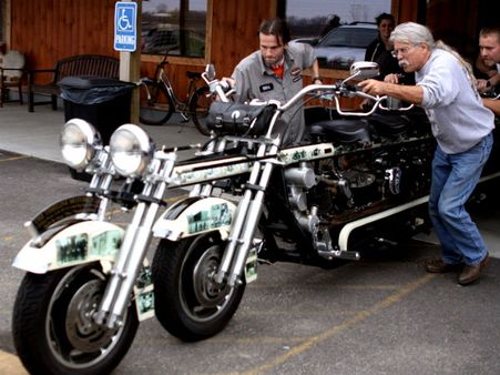 10 સીટ બેઠકવાળી હાર્લી ડેવિડસનની બાઇક