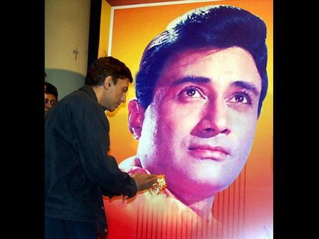 દેવ સાહેબને શ્રદ્ધાંજલિ