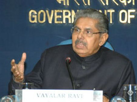 યુએઇમાં ગેરકાયદે રહેતા 45 હજાર ભારતીયો પરત ફરશેઃ રવિ