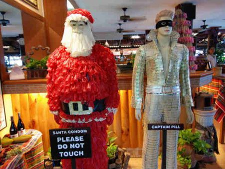 એવું રેસ્ટોરાં જ્યાં માથા પર કોન્ડમ પહેરીને આવે છે વેઇટર