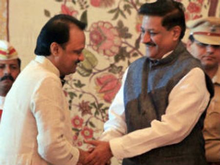 મહારાષ્ટ્રના ઉપમુખ્યમંત્રી તરીકે અજીત 'Pawar Back'