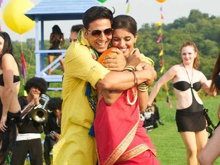 રિવ્યૂ : અક્ષય હિટ, પણ ખિલાડી 786 ફેલ