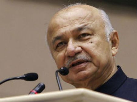 PM પદ માટે રાહુલ સક્ષમ હોવાના મુદ્દે કોંગ્રેસ સ્પષ્ટ: શિંદે