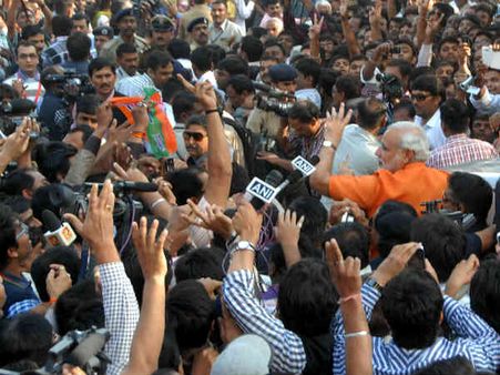 મતદાન કરવા પહોંચી રાજકીય સેલિબ્રિટીઝ