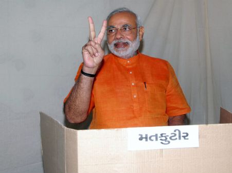 મતદાન કરવા પહોંચી રાજકીય સેલિબ્રિટીઝ