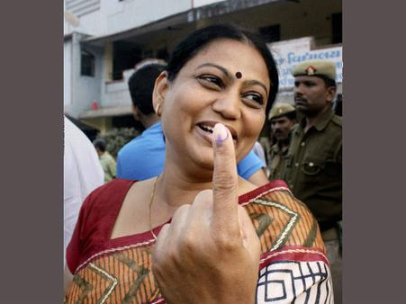 મતદાન કરવા પહોંચી રાજકીય સેલિબ્રિટીઝ