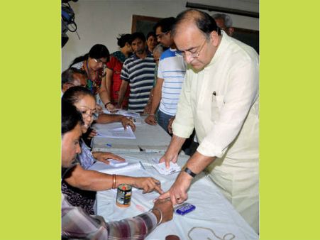 મતદાન કરવા પહોંચી રાજકીય સેલિબ્રિટીઝ