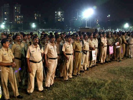 શિવસૈનિકોએ શિવાજી પાર્કમાંથી હટવ્યું બાળ ઠાકરેનું સ્મારક