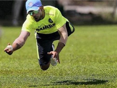 ધોનીને હટાવો, કોહલીને સુકાની બનાવોઃ ગાવસ્કર