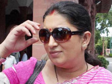 ચાલુ શોમાં સ્મૃતિ ઇરાણી પર નિરૂપમે કરી નાખી અભદ્ર ટિપ્પણી!