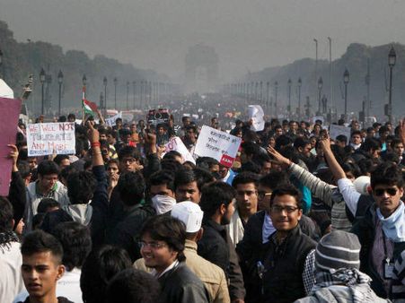 દિલ્હીમાં ઉગ્ર પ્રદર્શન જારી, પોલીસનો બળપ્રયોગ