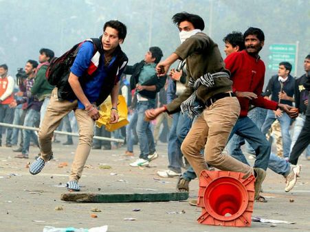 દિલ્હીમાં ઉગ્ર પ્રદર્શન જારી