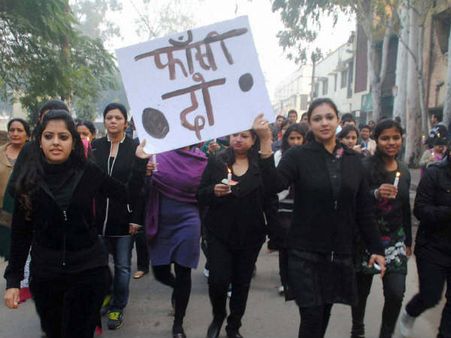 બળાત્કારીઓને શું સજા આપવી જોઇએ?