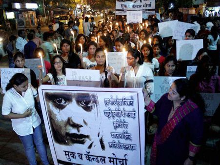 બળાત્કારીઓને શું સજા આપવી જોઇએ?