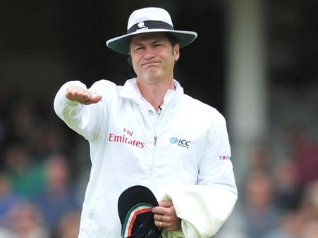 સાયમન ટફેલ કુશળ અમ્પાયરની નિવૃત્તિ