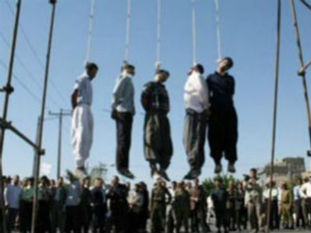 ઇરાનમાં 5 રેપિસ્ટને જાહેરમાં મોતની સજા, ભારતમાં કેમ નહી?