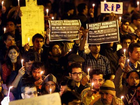 દિલ્હી ગેંગરેપની ઘટનાના સમાચારોનું સંપૂર્ણ કવરેજ વાંચો