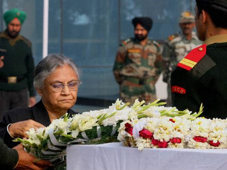 દિલ્હી ગેંગરેપ : દિલ્હી સરકાર 15 લાખ રૂપિયા અને નોકરી આપશે