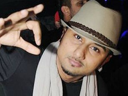 વિવાદોથી ઘેરાયેલ હની સિંહના ગીતને દસ લાખ હિટ્સ