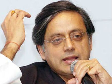 તિરંગા ચૂડી લોન્ચ કરીને વિવાદમાં ફસાયા શશિ થરૂર