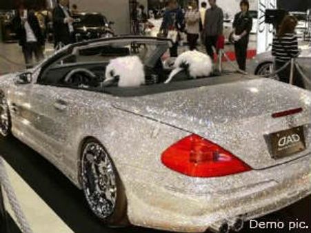 વાઇબ્રન્ટ ગુજરાત: હીરાજડિત કાર એક્ઝિબીશનનું મુખ્ય આકર્ષણ