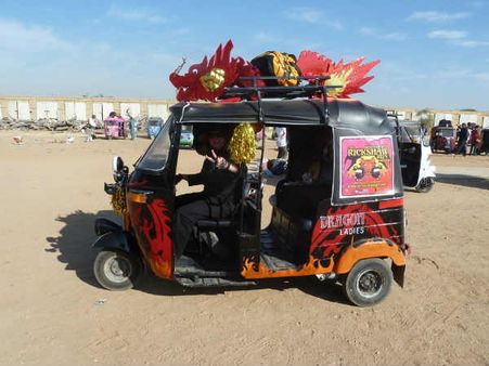 ડ્રેગન લેડીઝ રિક્શા રન ડ્રેગન લેડીઝ રિક્શા રન