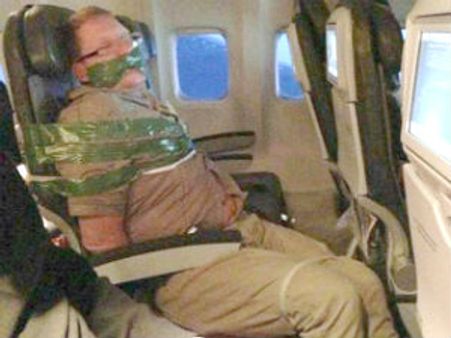 ઐસા ભી હોતા હે, ફ્લાઇટમાં દારૂડિયાની કરાઇ આવી હાલત