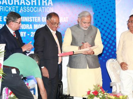 ક્રિકેટ સ્‍ટેડિયમનું અનોખું નજરાણું સમર્પિત