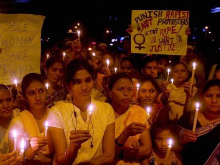 દિલ્હી ગેંગરેપ કેસ : 5 આરોપીઓને સાકેત કોર્ટમાં હાજર કરાયા