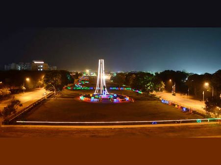 'વાઇબ્રન્ટ ગુજરાત સમિટ 2013'ની સજાવટ