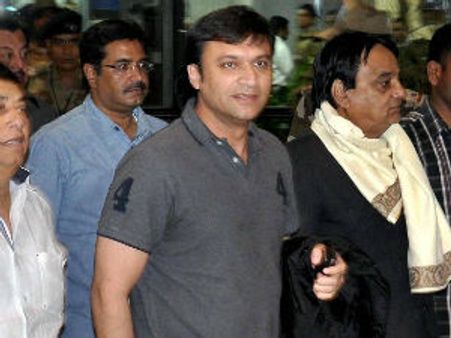 આખા દિવસના રાજકીય નાટક બાદ પોલીસે કરી લીધી ઓવૈસીની ધરપકડ