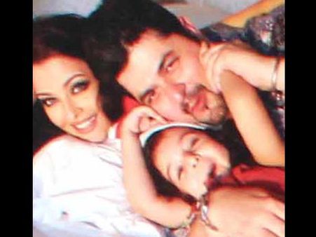 ડબ્બુ અને તેમની પુત્રી સાથે ઐશ