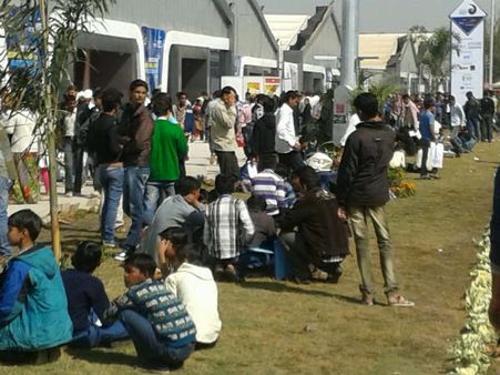 લોકોનો જોરદાર ઘસારો