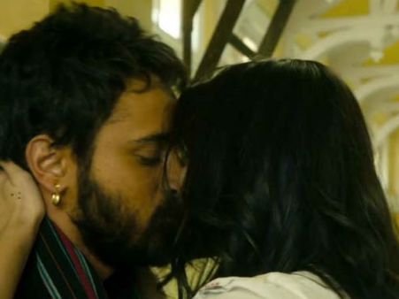 રિવ્યૂ : નબળો છે વિશાલનો મટરૂ, ફિલ્મ એવરેજ