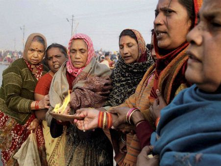 પ્રભુને પ્રાર્થના કરતી મહિલાઓ