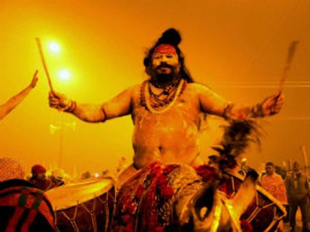 મહા કુંભમાં નાગા સાધુઓ 16 નહીં 17 પ્રકારના શ્રૃંગાર સજે છે