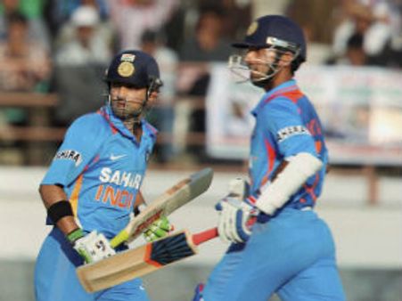 કોચી વનડેઃ ઇંગ્લેન્ડ સામે 286 રનનો લક્ષ્યાંક