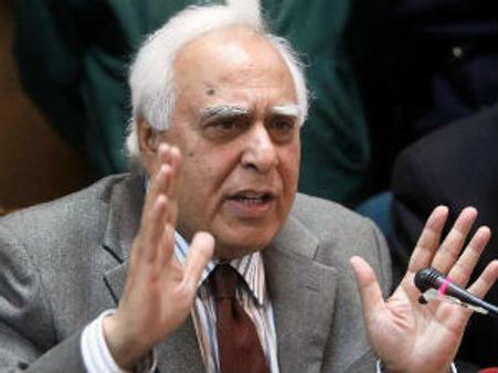 આગામી દસ વર્ષોમાં મફતમાં થશે : કપિલ સિબ્બલ