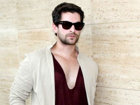 મારા સીન્સ રોમાંટિક છે, અશ્લીલ નથી : નીલ નિતિન મુકેશ