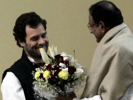 નાણામંત્રી પી ચિંદમબરમે શુભેચ્છા પાઠવી નાણામંત્રી પી ચિંદમબરમે શુભેચ્છા પાઠવી