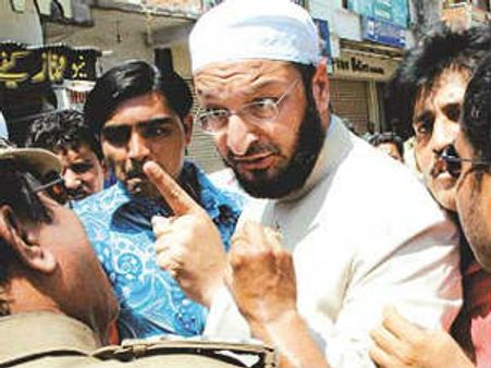 સાંસદ અસદૂદ્દીન ઓવૈસીનું સરેન્ડર, જેલભેગા કરાયા